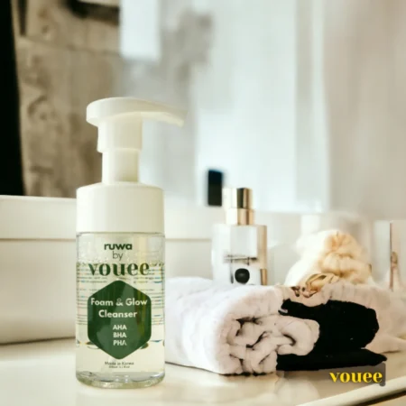 Foam And Glow Cleanser by VOUEE